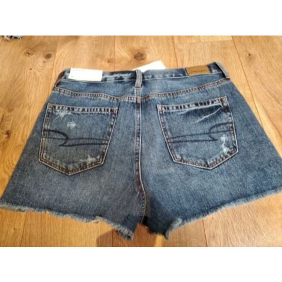 NWT $55 American Eagle Floral Embroidered Mom Jean Shorts Size 8 High Rise - Picture 2 of 6